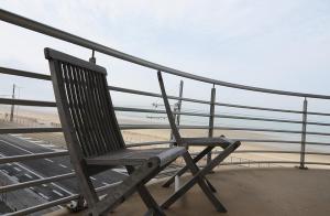 Superior Two-Bedroom Apartment side seaview XL room in Vayamundo Oostende - Apartments