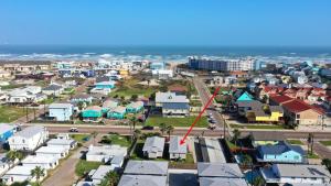 Dual Port A Cottages 2 Complete Homes Walk to the Beach Patio Fully-Equipped Kitchens