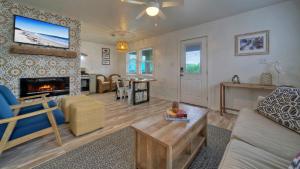 Dual Port A Cottages 2 Complete Homes Walk to the Beach Patio Fully-Equipped Kitchens