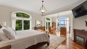 Flip Flop Therapy by AvantStay Lakefront Home w Game Room Dock Access