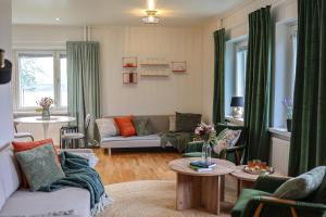 Riverside Serenity Apartment