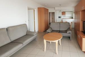 Comfort Two-Bedroom Apartment city view XL room in Vayamundo Oostende - Apartments