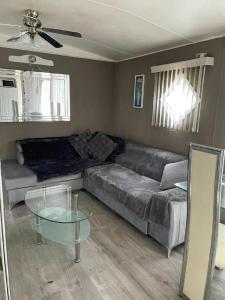 Lovely Caravan With Large Decking Area At Southview Ref 33179S