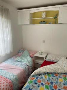 Lovely Caravan With Large Decking Area At Southview Ref 33179S