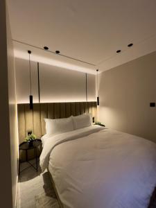 وحدة راقية ومشرقة بدخول ذاتي وإضاءة طبيعية مريحة