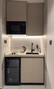 وحدة راقية ومشرقة بدخول ذاتي وإضاءة طبيعية مريحة