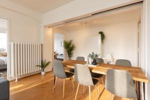 Spacious City View Apartment - Prime Location Biel