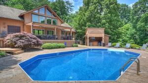 Stay Awhile by AvantStay Lakefront Pool Dock