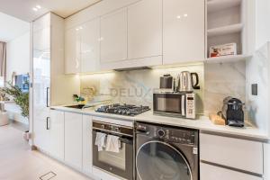 Studio with Community Views, Steps from Circle Mall and Parks, Near Jebel Ali Racecourse, Binghatti Azure, JVC by Deluxe Holiday Homes
