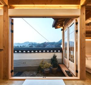 Luxury Hanok Stay Cloudscape