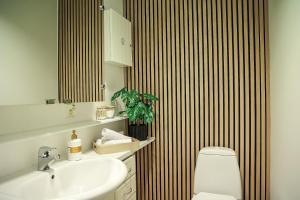 Aurora River View 3-Bedroom Apartment by BookLapland