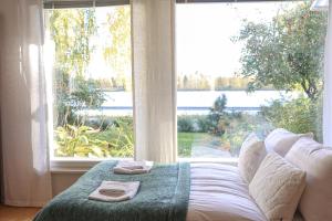 Aurora River View 3-Bedroom Apartment by BookLapland