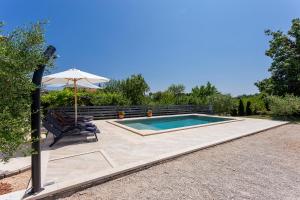 Holiday house Matija with a POOL