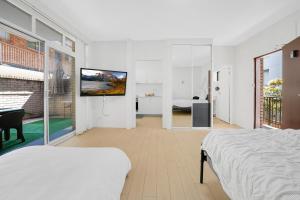 2 minute walk to Bondi Beach-350m-Sleeps 4 Guests