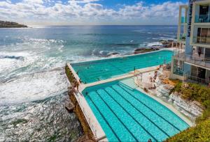2 minute walk to Bondi Beach-350m-Sleeps 4 Guests