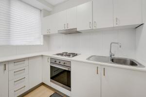 2 minute walk to Bondi Beach-350m-Sleeps 4 Guests