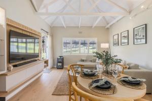 Hillpark Hideaway 2 Bedroom with Mountain Views