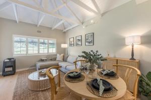 Hillpark Hideaway 2 Bedroom with Mountain Views