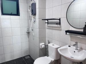 Near MMU UOC Couple 2pax Studio Modern Home