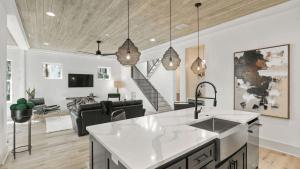 Halcyon Dayz by AvantStay New Build w Pool Access