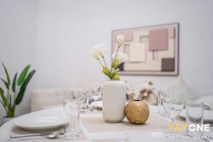 Magnificent Two Bedroom Beachfront