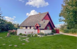 Amazing Home In Humble With Sauna
