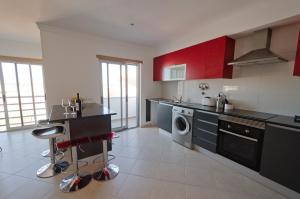 Modern 2 Bed Apartment 5km Carvoeiro