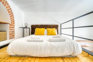 Loft Maderno - Elegant space 20 mins from Duomo with one bedroom for 4 people