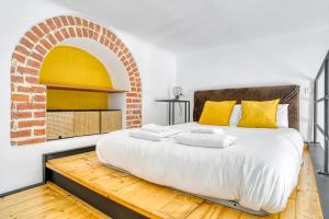 Loft Maderno - Elegant space 20 mins from Duomo with one bedroom for 4 people