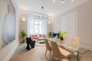 Luxe 3BED 3BATH Steps to New York Café & Szimpla Kert