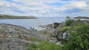Cottage with sea view at Tjorn Island