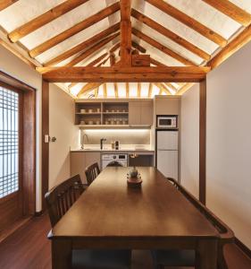 Lurury Hanok Stay Reflection