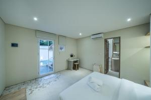 Villa Iris & Stone by Unicorn Villas Bali