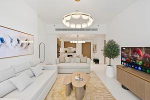 Newly Styled 1BD in Grand Bleu Beachfront, Fits 4