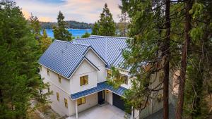 Luxury Retreat 5mins to the Lake Game Room Fire Pit Howlite by AvantStay - 4hvězdičkové hotely ve městě Lake Arrowhead