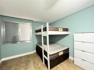 Pitangueiras 1 quarto 10m da praia vista pro mar