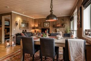 Geilotunet Apartment - close to everything, free parking in garage, EV