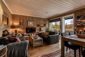 Geilotunet Apartment - close to everything, free parking in garage, EV