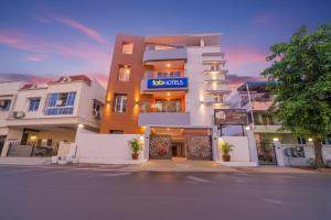 Fabhotel Hathvik Park - Near to Nandanam Metro Station