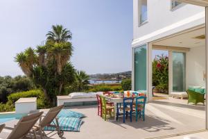 Protaras Seafront Villa AleMar