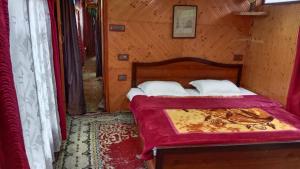 Houseboat Parimahal Deluxe