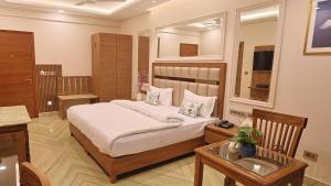 FlxHo Horizon ONE - Luxury Hotel & Residences Golf Course Road, 2 Min from 42-43 Metro Station