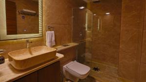 FlxHo Horizon ONE - Luxury Hotel & Residences Golf Course Road, 2 Min from 42-43 Metro Station