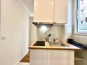 New 411 Suite Charles- Cosy Apartment Paris Center