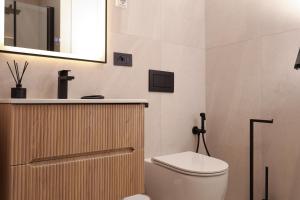 AZULIS 5 Pisano - 1BR with Terrace, Lift & Parking, Aldo Moro Olbia