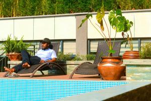 C 2bedroomensuite with swimming pool, gym, restaurant etc