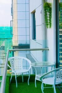 C 2bedroomensuite with swimming pool, gym, restaurant etc