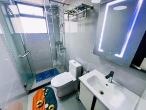 C 2bedroomensuite with swimming pool, gym, restaurant etc