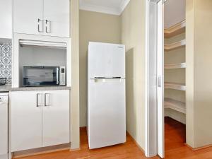 Town Beach Seaview Apartment