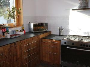 Chalet neuf pour 12 à Chamrousse, accès pistes proche - FR-1-340-211